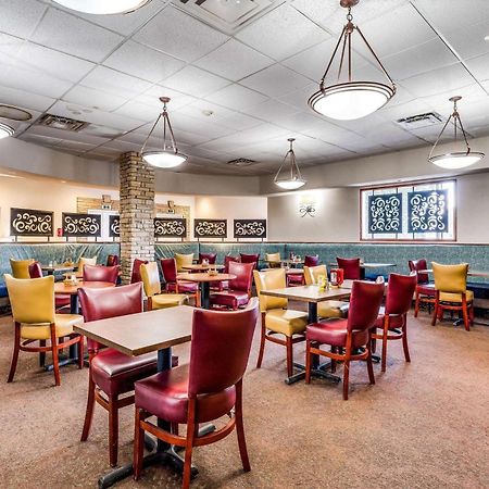 Wyndham Garden Wichita Downtown Hotel Eksteriør billede