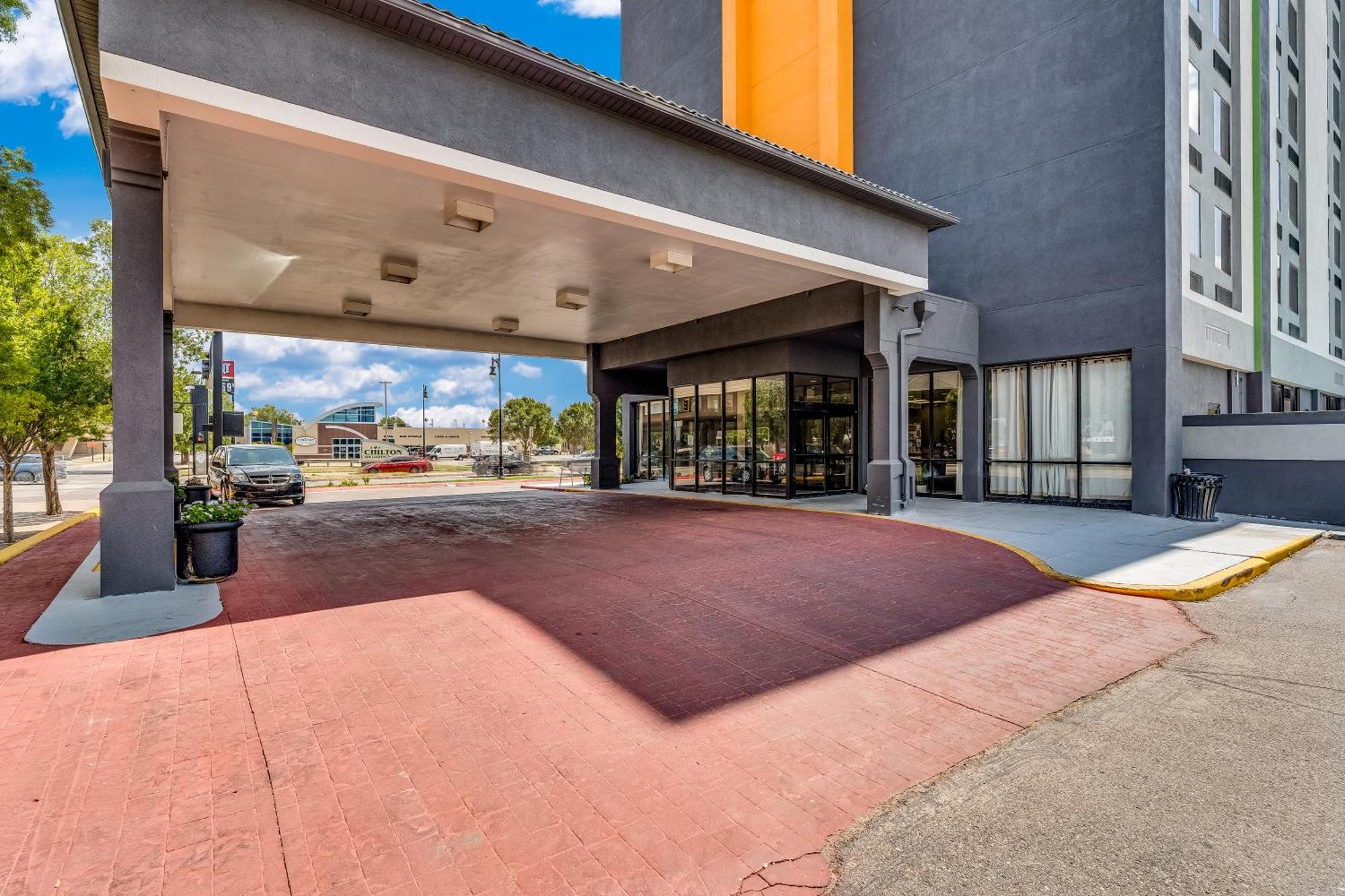 Wyndham Garden Wichita Downtown Hotel Eksteriør billede