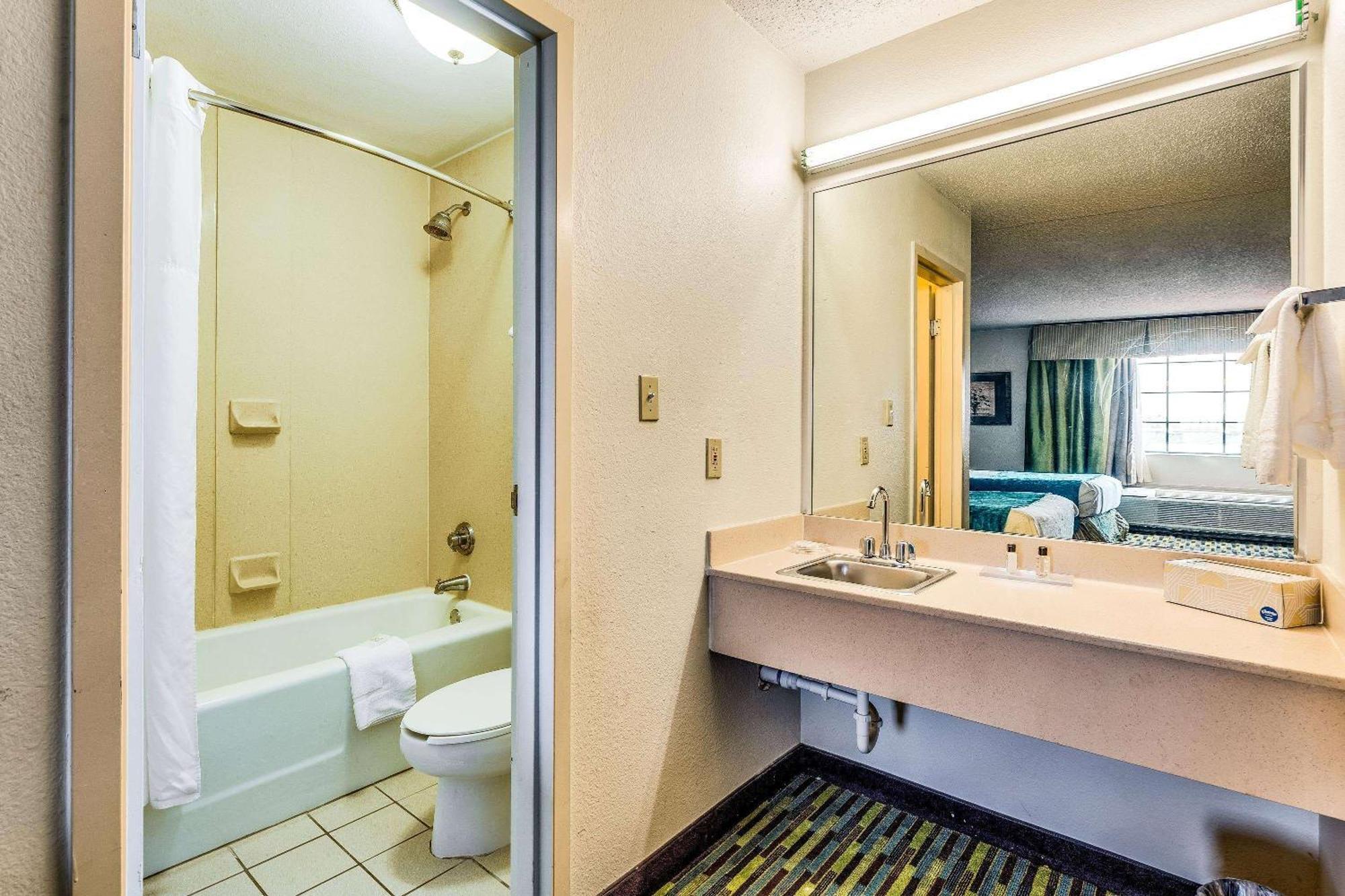 Wyndham Garden Wichita Downtown Hotel Eksteriør billede