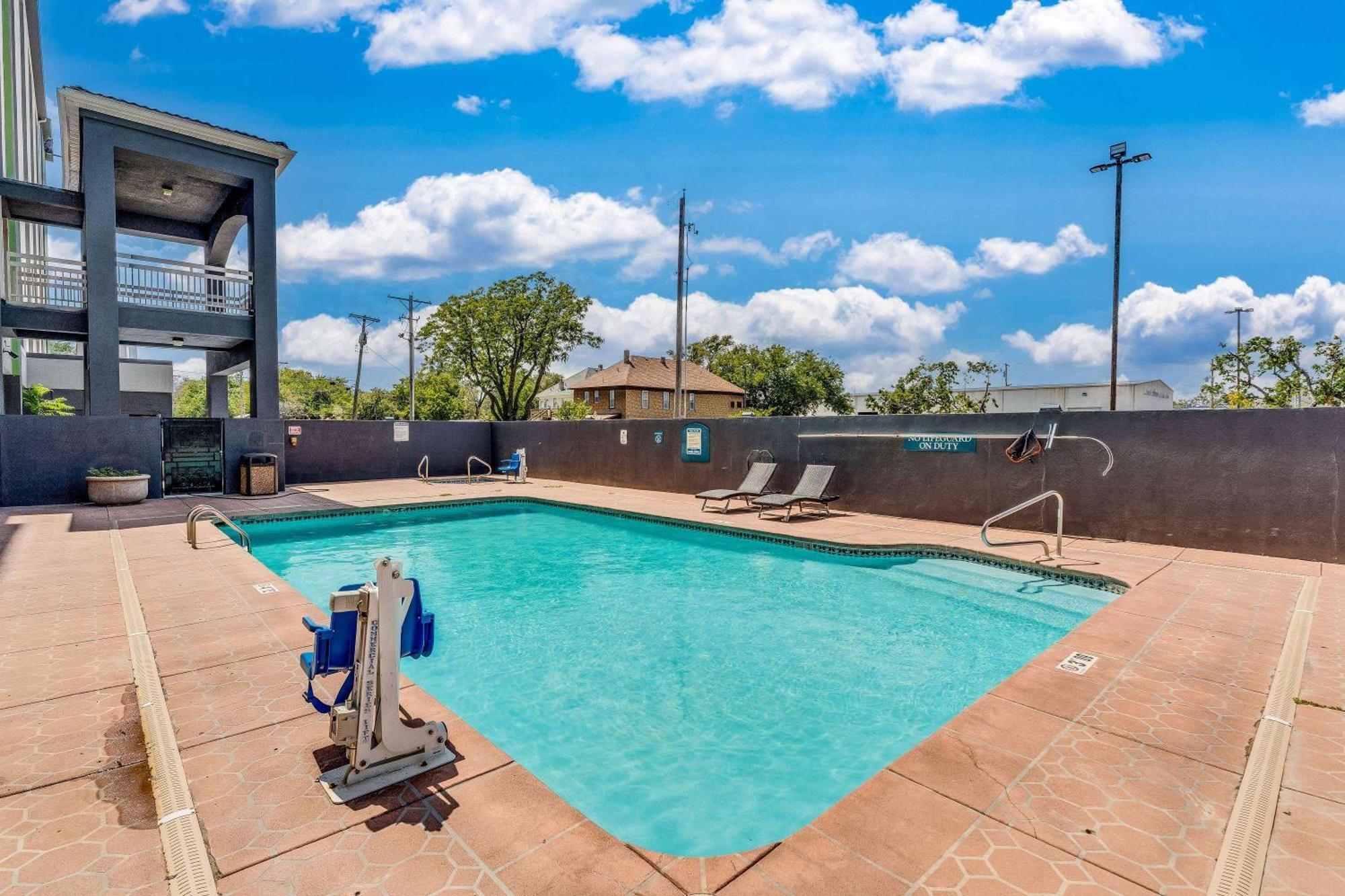Wyndham Garden Wichita Downtown Hotel Eksteriør billede
