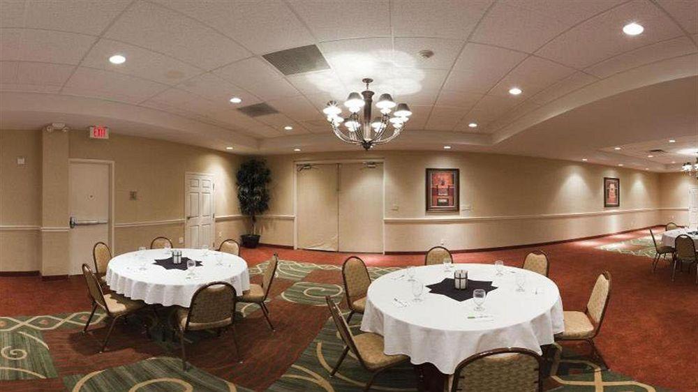 Wyndham Garden Wichita Downtown Hotel Eksteriør billede