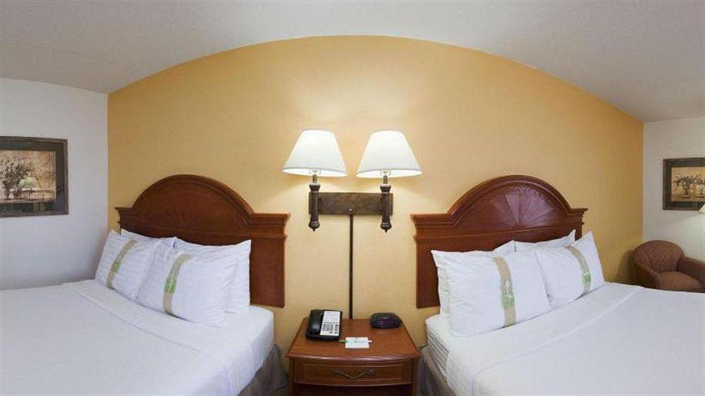 Wyndham Garden Wichita Downtown Hotel Eksteriør billede