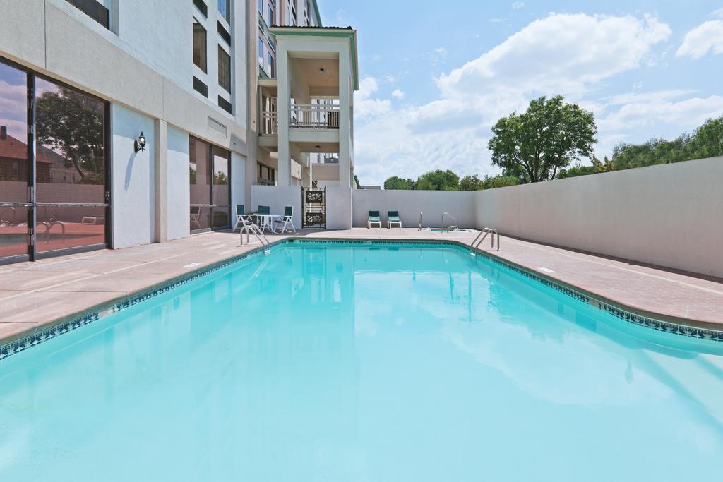 Wyndham Garden Wichita Downtown Hotel Eksteriør billede